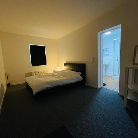 En-Suite For Family,Couple And Females Lancaster Exterior photo